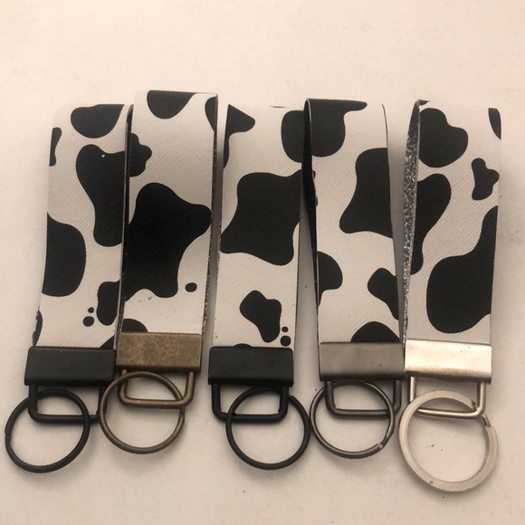 Cow print Keychains - Picture 1 of 7